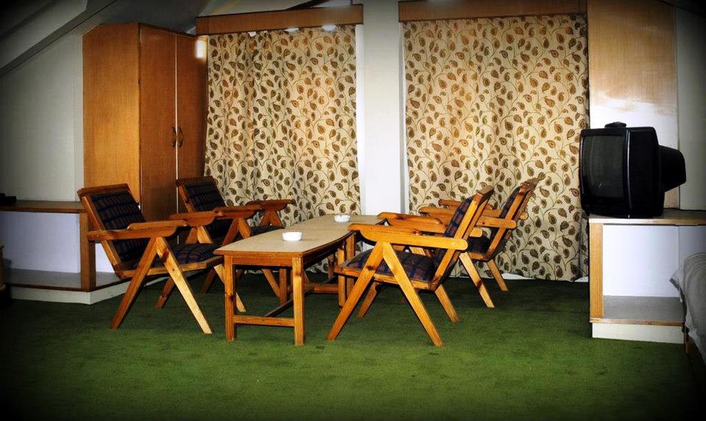 Hotel Welcome Residency Srīnagar Exteriör bild