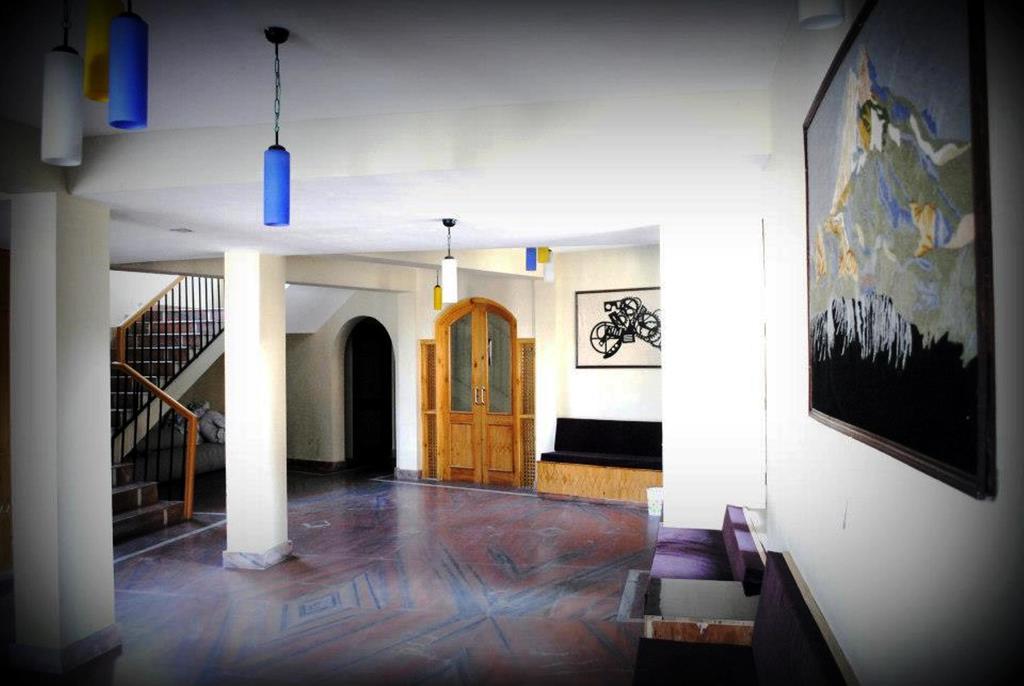 Hotel Welcome Residency Srīnagar Rum bild